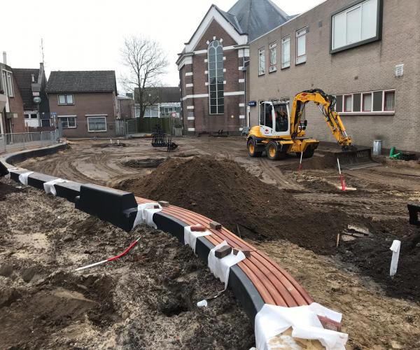 Herinrichting met oude gebakken bestratingsmateriaal Hardenberg